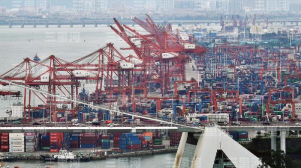 大金牛 中国港口驱动“新三样”万亿外贸市场