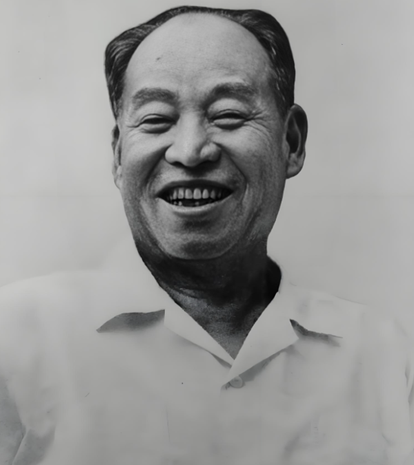 嘉多网 毛主席问病床上的罗荣桓，谁能担任国防部长？罗荣桓坚定指定贺龙